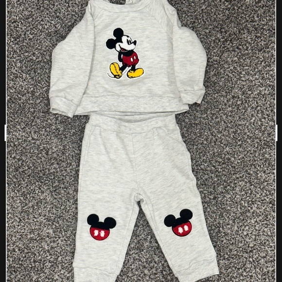 H&M Other - 2-Piece Printed Sweatsuit